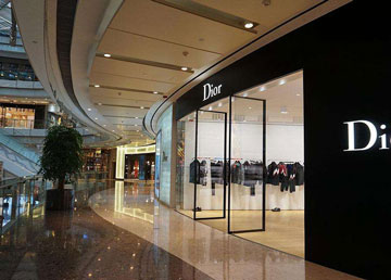 深圳萬(wàn)象天地多家品牌商鋪風(fēng)機(jī)盤管安裝